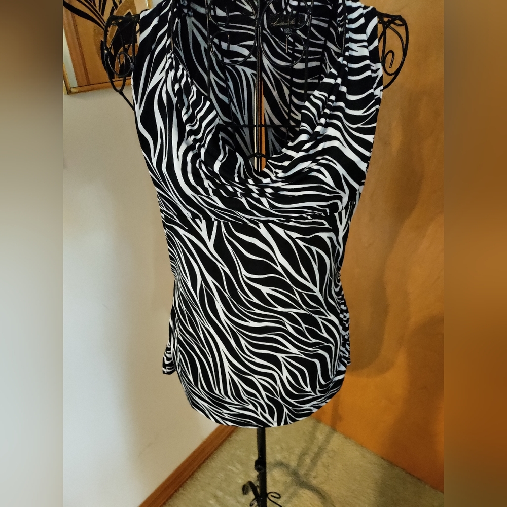 Zebra cowel top